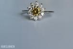 0.88CT DIAMANTRING I 14K GULL. NATURLIGE DIAMANTER! TAKSTBREV OG SERTIFIKAT!