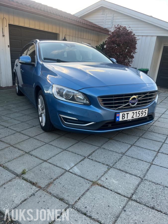 2015 VOLVO V60 D2 115HK CRUISEKONTROLL, HENGERFESTE, SKINNSETER