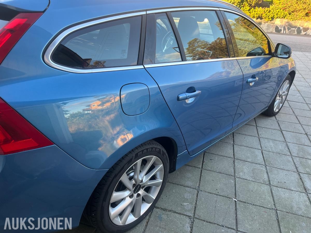 2015 VOLVO V60 D2 115HK CRUISEKONTROLL, HENGERFESTE, SKINNSETER