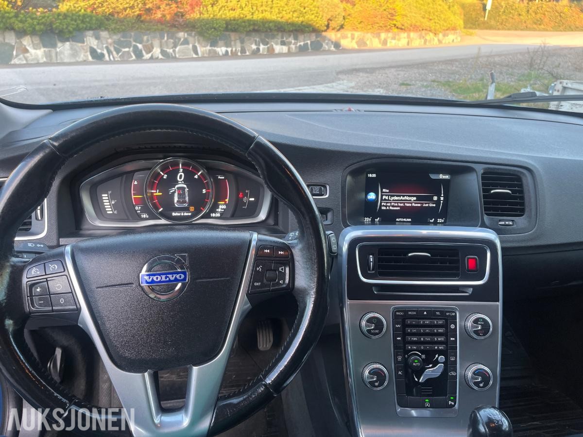 2015 VOLVO V60 D2 115HK CRUISEKONTROLL, HENGERFESTE, SKINNSETER