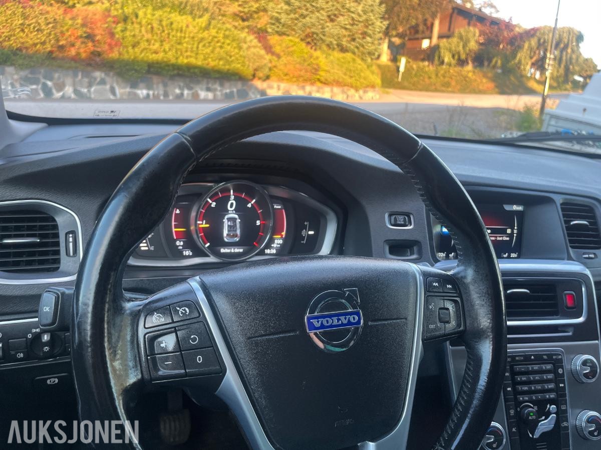 2015 VOLVO V60 D2 115HK CRUISEKONTROLL, HENGERFESTE, SKINNSETER