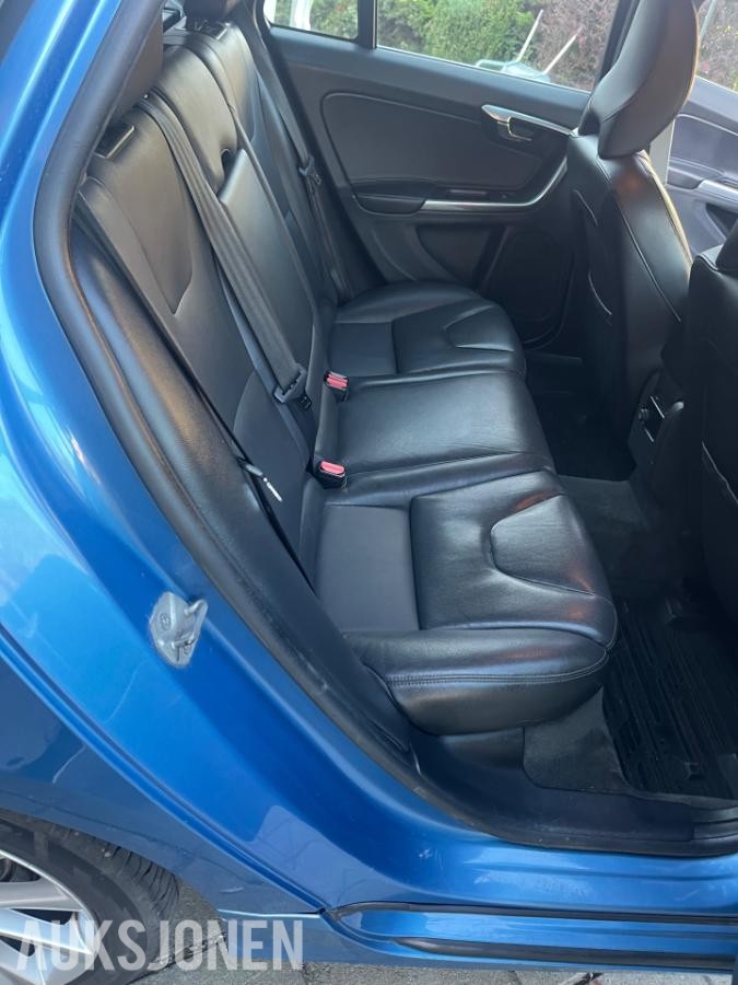 2015 VOLVO V60 D2 115HK CRUISEKONTROLL, HENGERFESTE, SKINNSETER