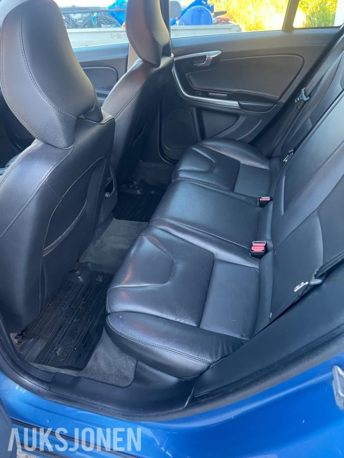 2015 VOLVO V60 D2 115HK CRUISEKONTROLL, HENGERFESTE, SKINNSETER