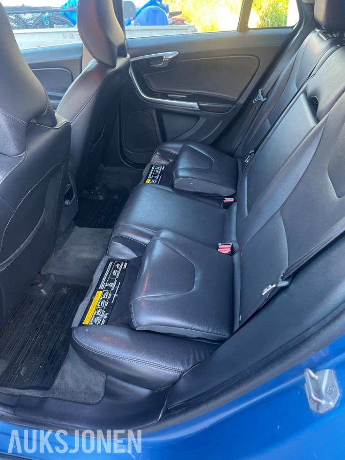 2015 VOLVO V60 D2 115HK CRUISEKONTROLL, HENGERFESTE, SKINNSETER