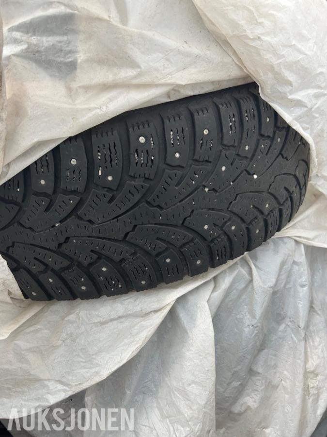 Felger og vinterdekk med pigg BMW E60 - 215/65 R16