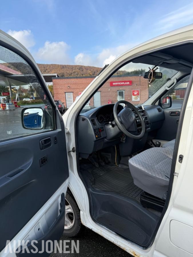 2006 Toyota HiAce, 2.5 102hk  4WD takrails comfortvegg 