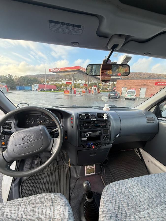 2006 Toyota HiAce, 2.5 102hk  4WD takrails comfortvegg 
