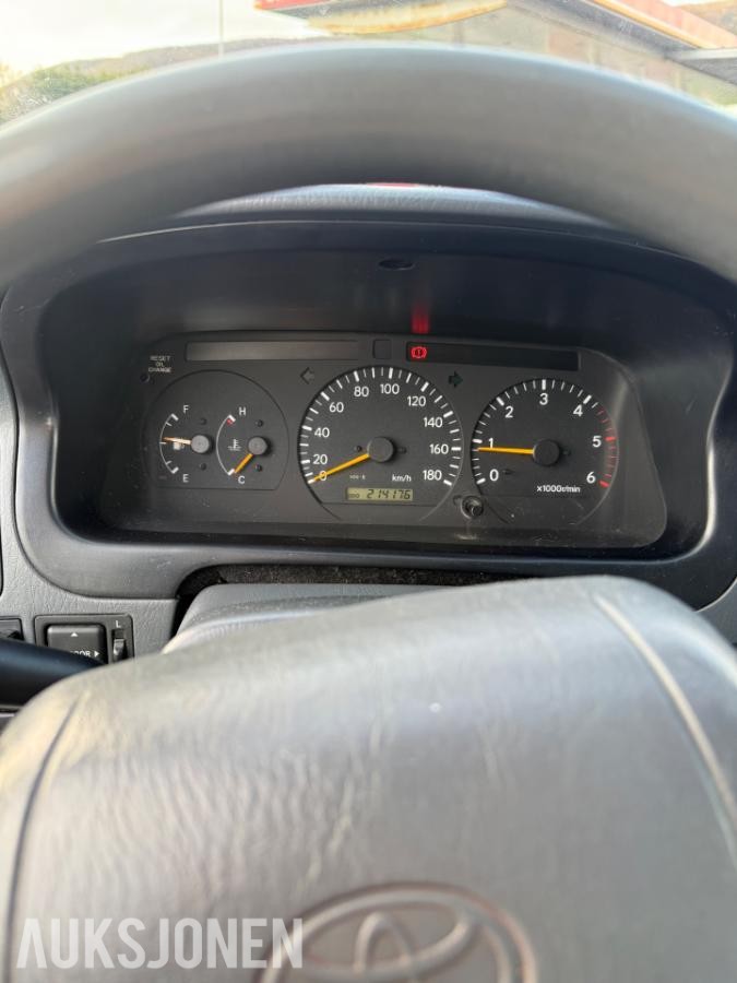 2006 Toyota HiAce, 2.5 102hk  4WD takrails comfortvegg 