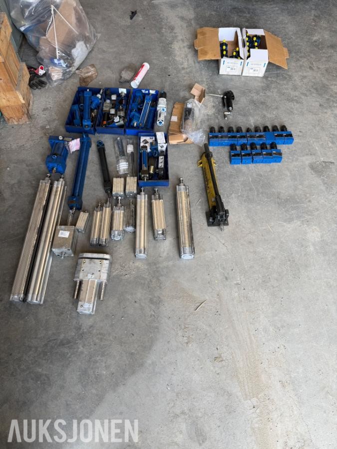 Div parti med  hydraulikk og pneumatikk