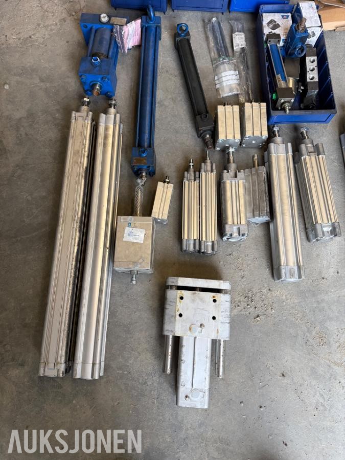 Div parti med  hydraulikk og pneumatikk