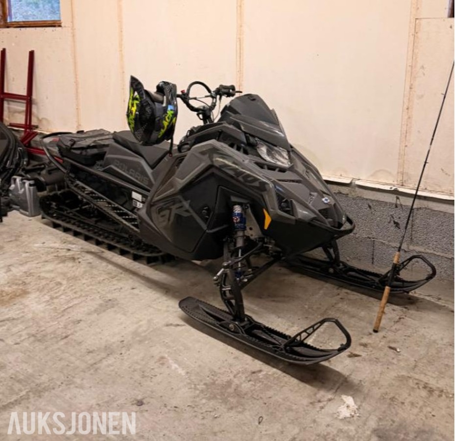 2025 Polaris 9R RMK Khaos Slash - snøscooter
