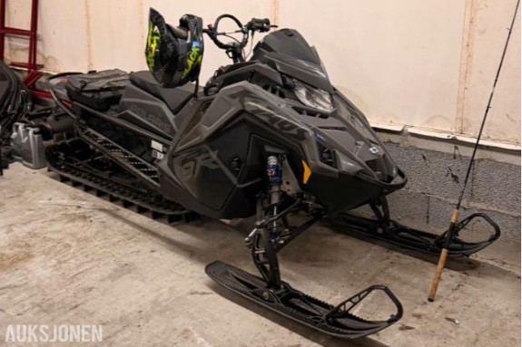 2025 Polaris 9R RMK Khaos Slash - snøscooter
