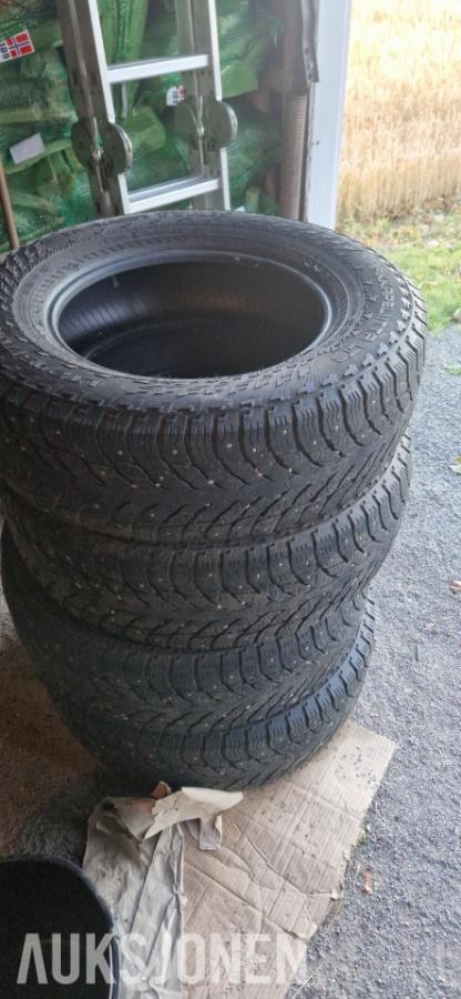 2019 Hakkapeliitta LT3 245/70R17