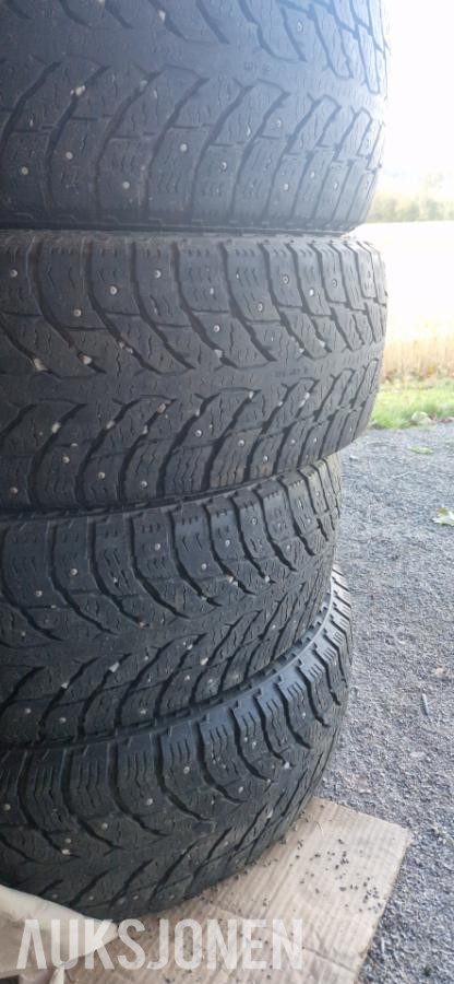 2019 Hakkapeliitta LT3 245/70R17