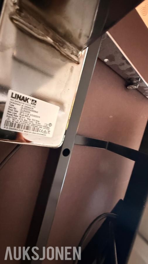 Linka Pult, 3 stk hev og senk pulter