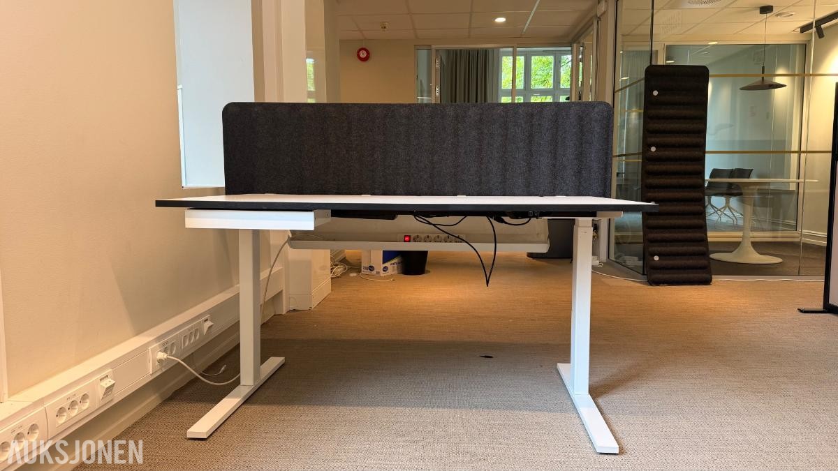 Linka Pult, 3 stk hev og senk pulter