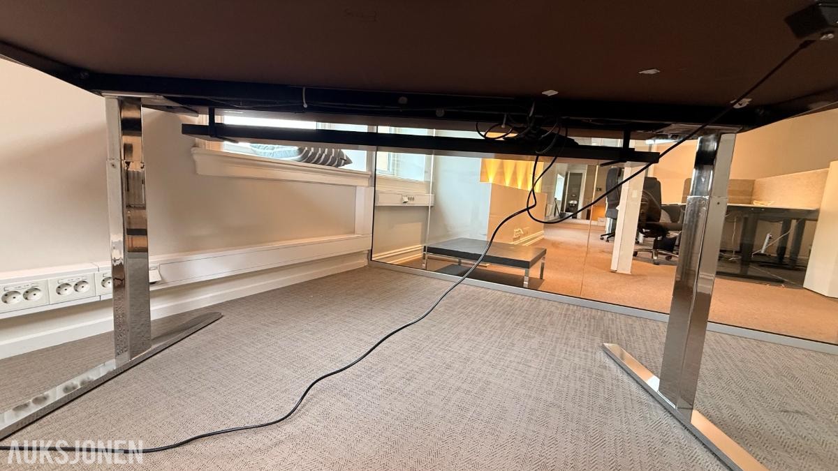 Linka Pult, 3 stk hev og senk pulter