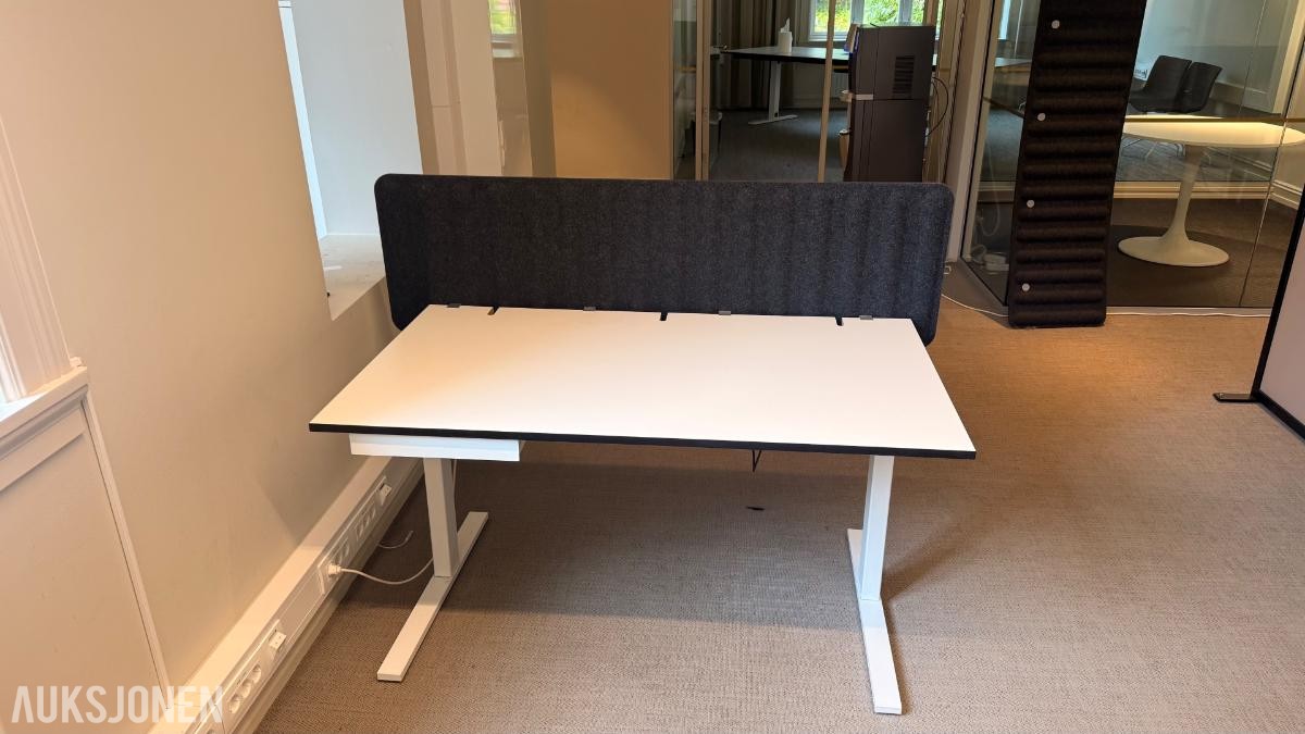 Linka Pult, 3 stk hev og senk pulter