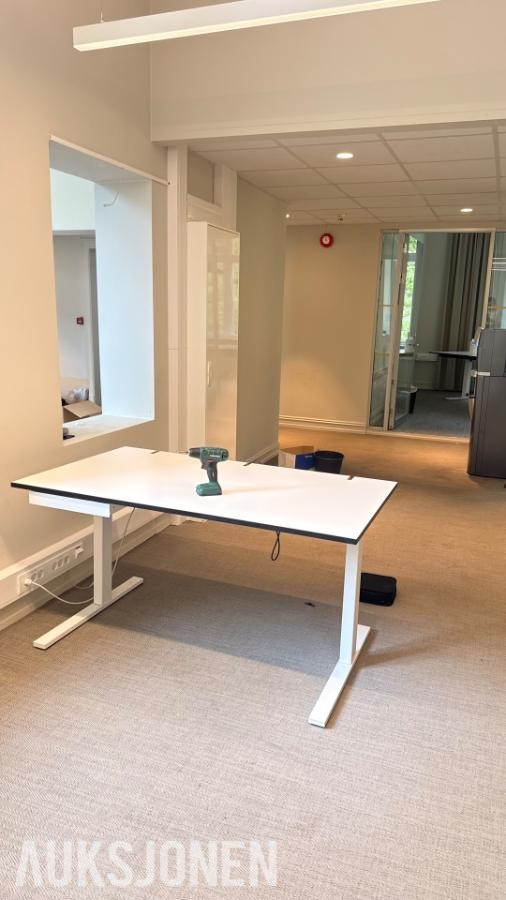 Linka Pult, 3 stk hev og senk pulter
