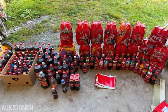 Cola samling selges 