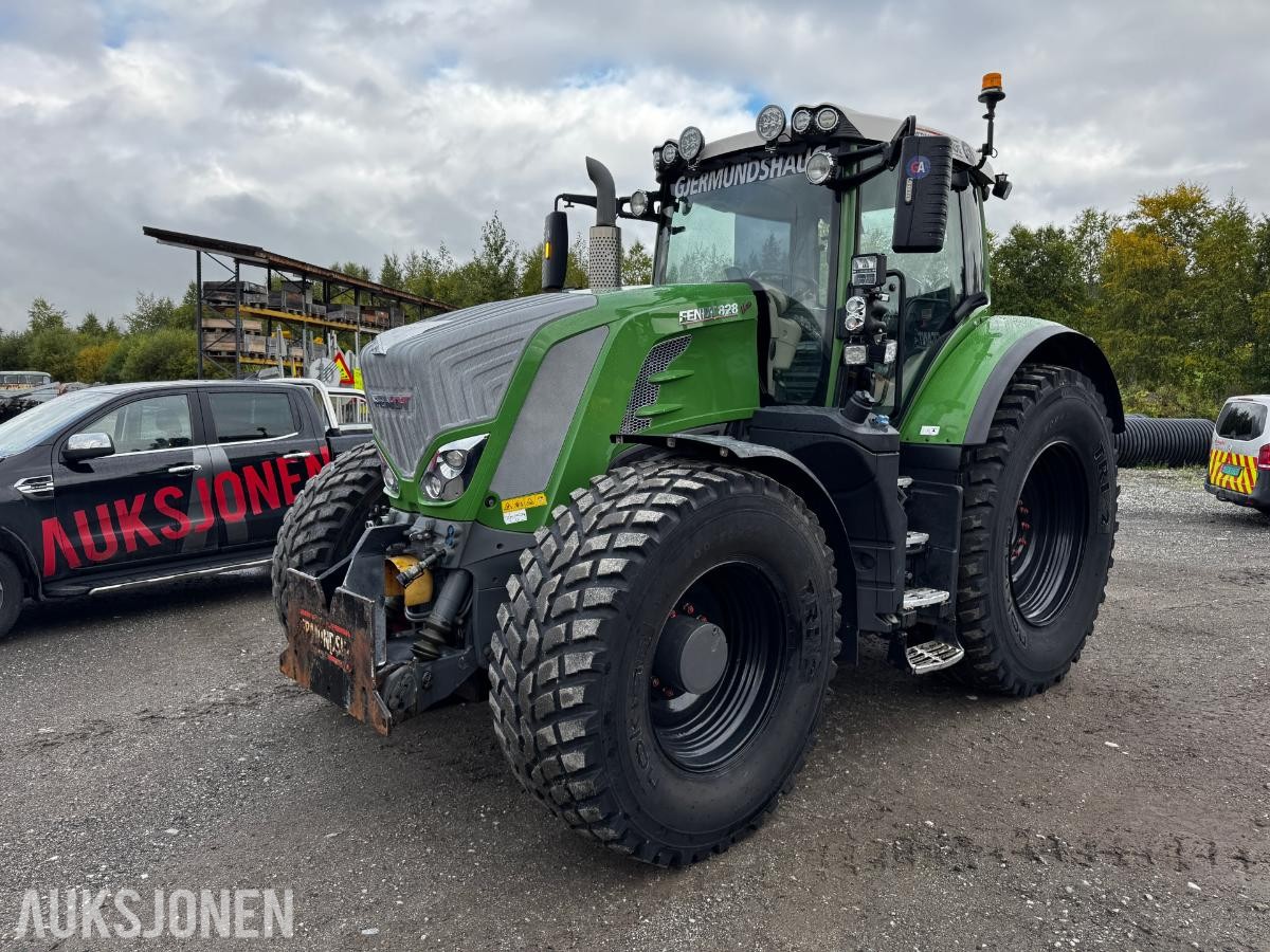 2020 Fendt 828 Vario BRØYTERIGGET, FRONT PTO, SOMMER OG VINTERHJUL