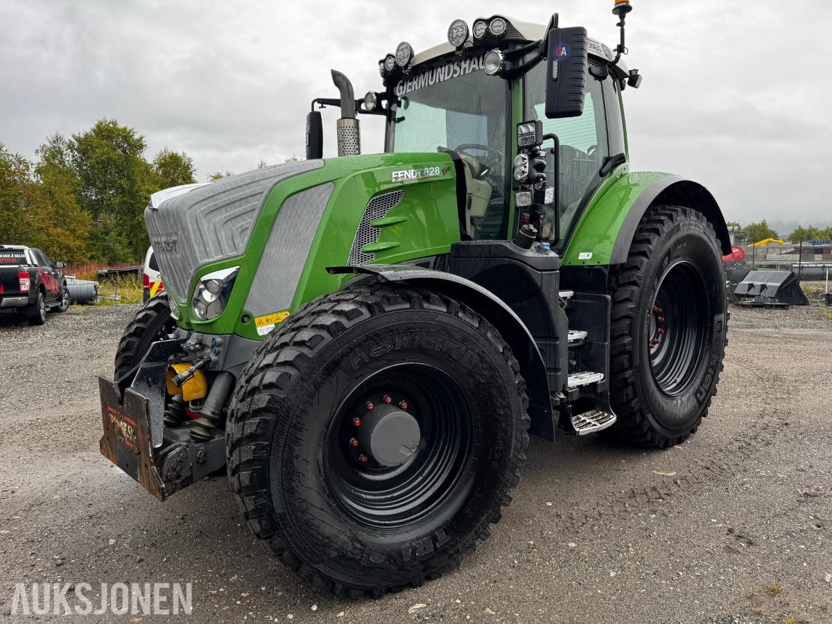 2020 Fendt 828 Vario BRØYTERIGGET, FRONT PTO, SOMMER OG VINTERHJUL