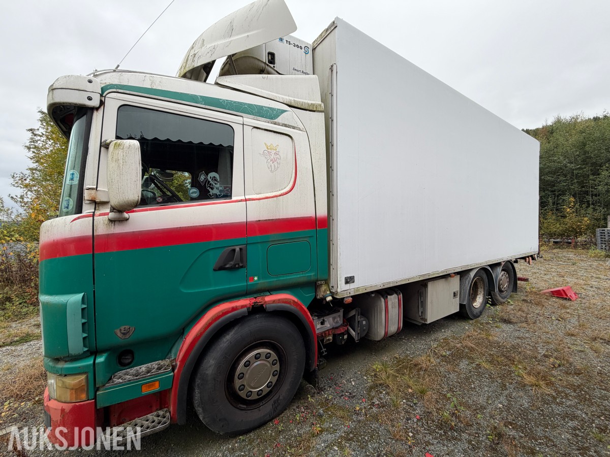 2000 Scania R164GB skaplastebil med kjøleaggregat og bakløft