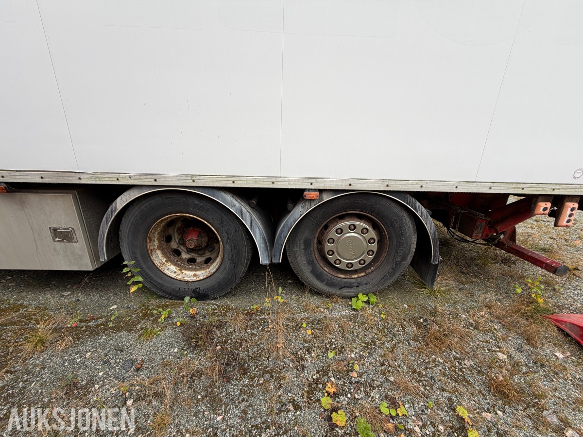 2000 Scania R164GB skaplastebil med kjøleaggregat og bakløft