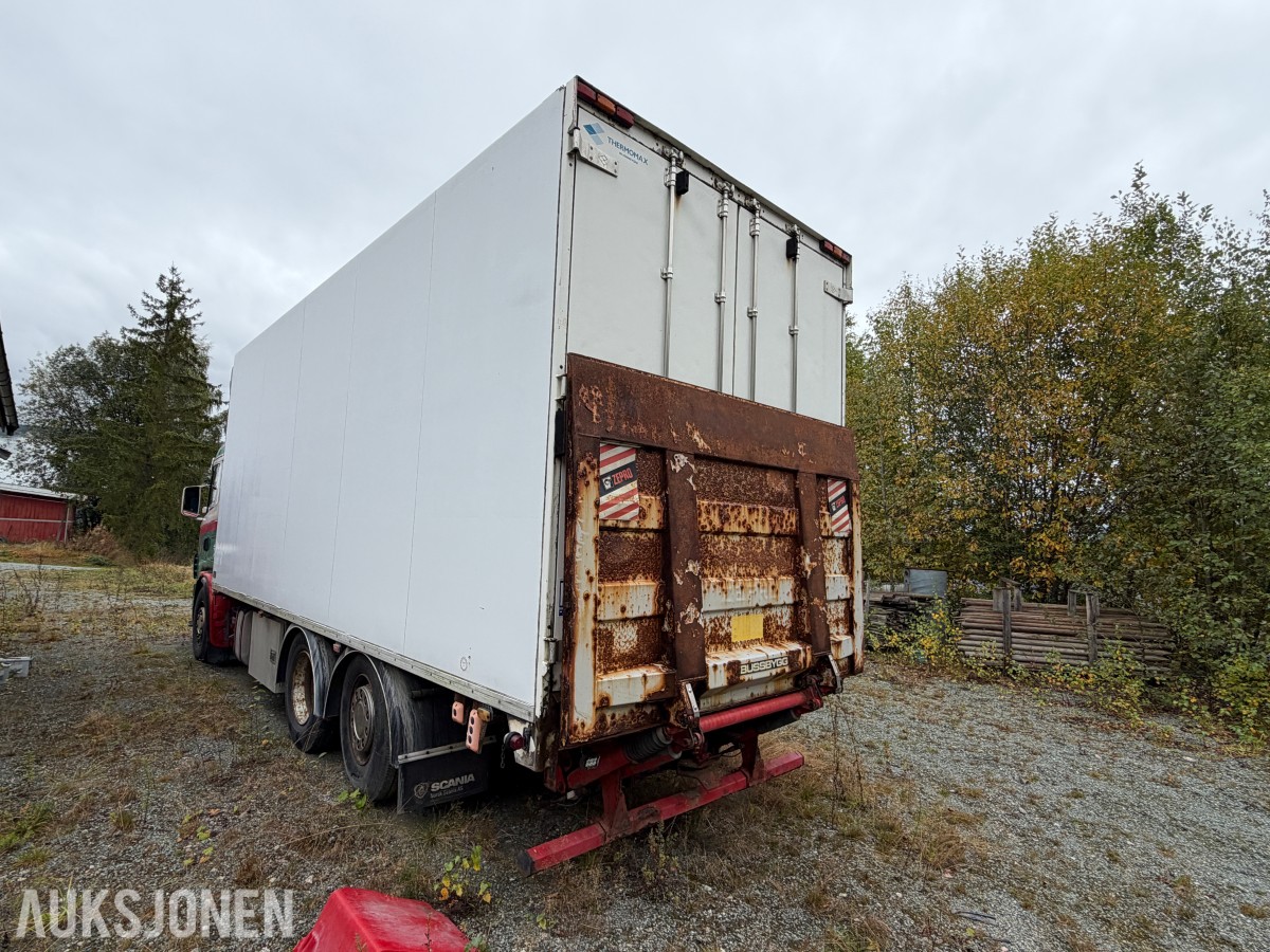 2000 Scania R164GB skaplastebil med kjøleaggregat og bakløft