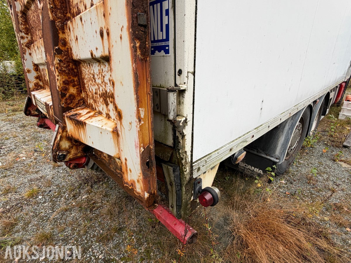 2000 Scania R164GB skaplastebil med kjøleaggregat og bakløft