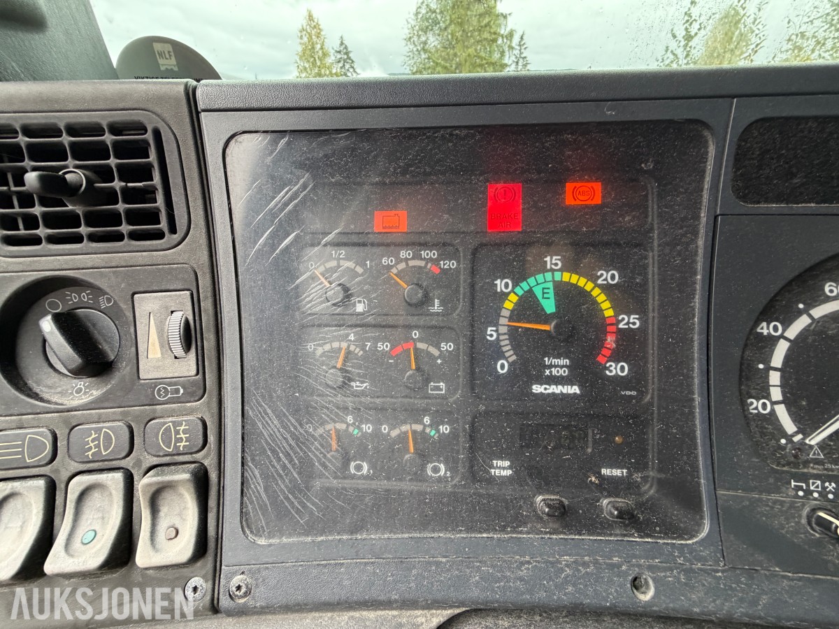 2000 Scania R164GB skaplastebil med kjøleaggregat og bakløft