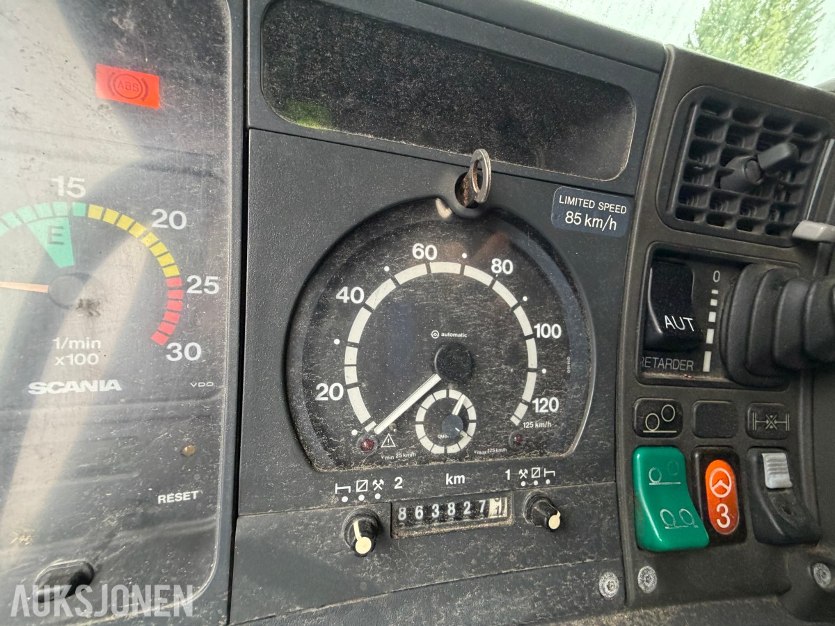 2000 Scania R164GB skaplastebil med kjøleaggregat og bakløft