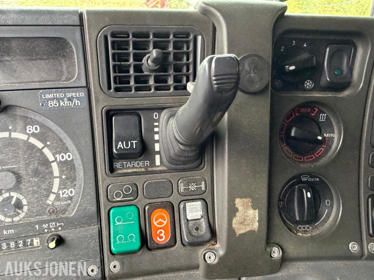 2000 Scania R164GB skaplastebil med kjøleaggregat og bakløft