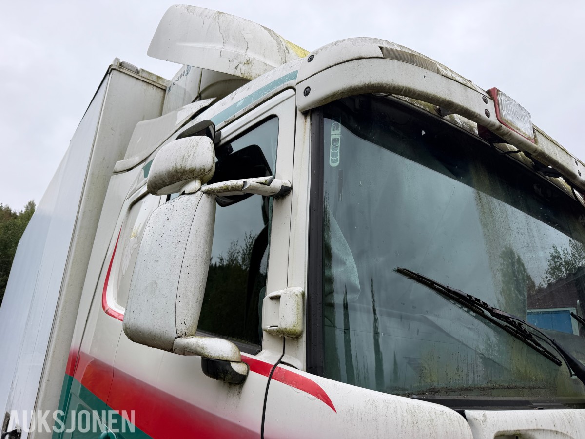 2000 Scania R164GB skaplastebil med kjøleaggregat og bakløft