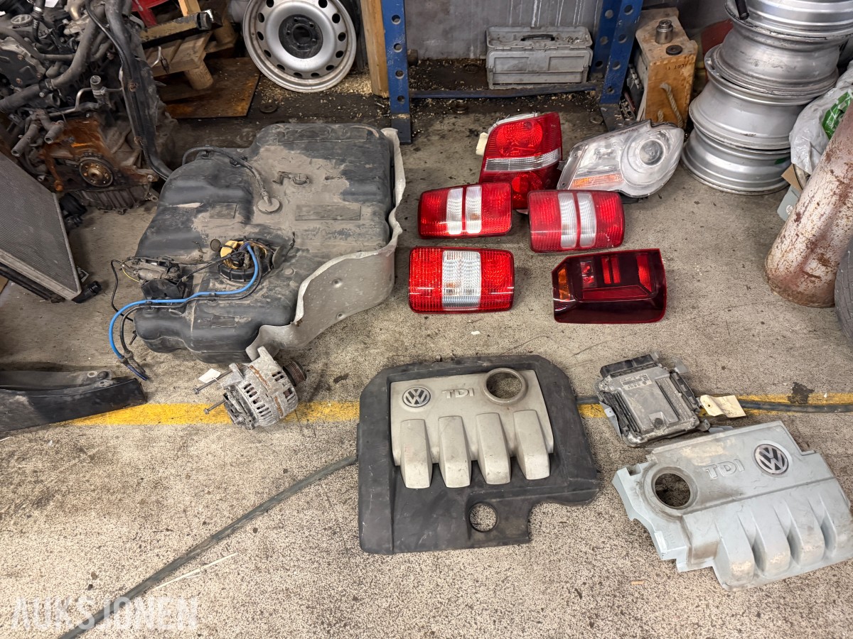 VW Touran 1,9 Dieselmotor Lykter 