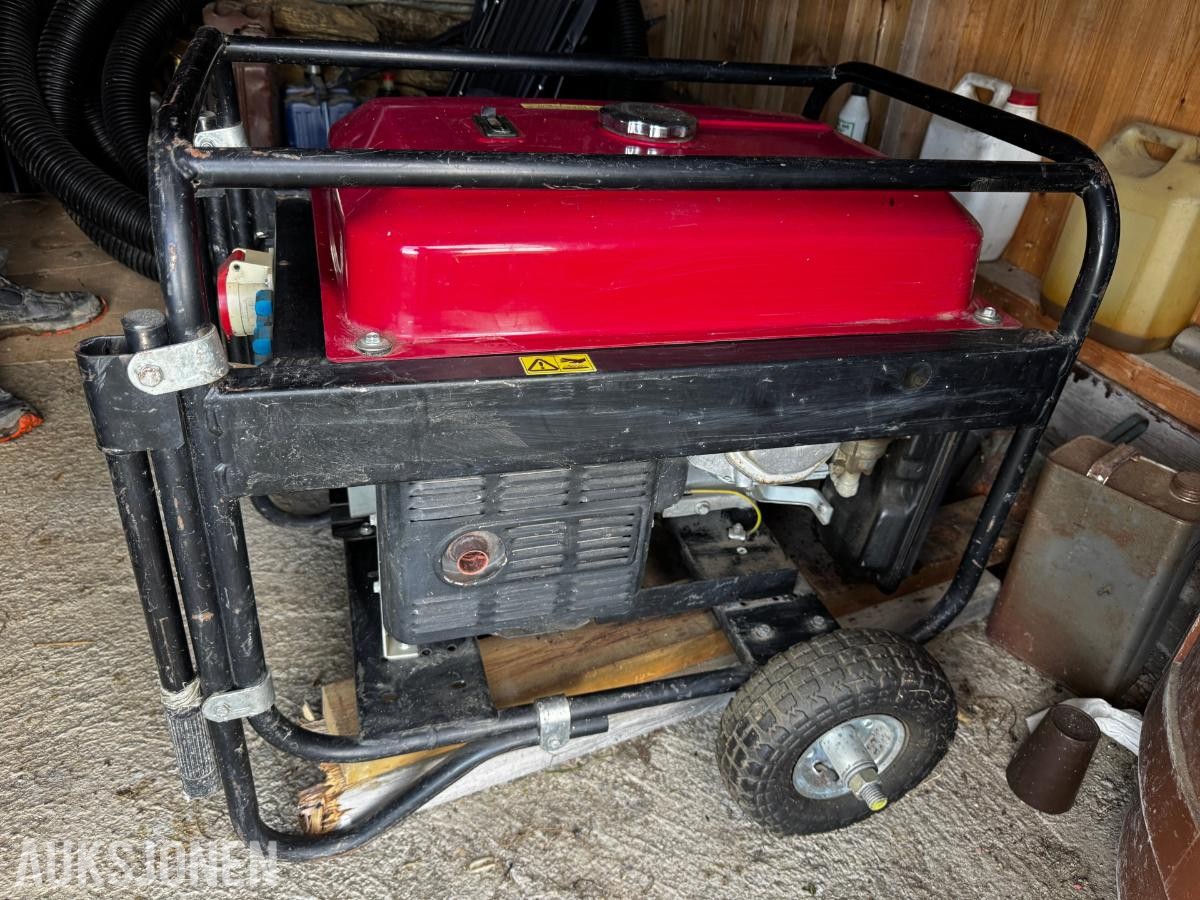 Honda ECMT6500 aggregat bensin 230/400 Volt ingen MVA. 
