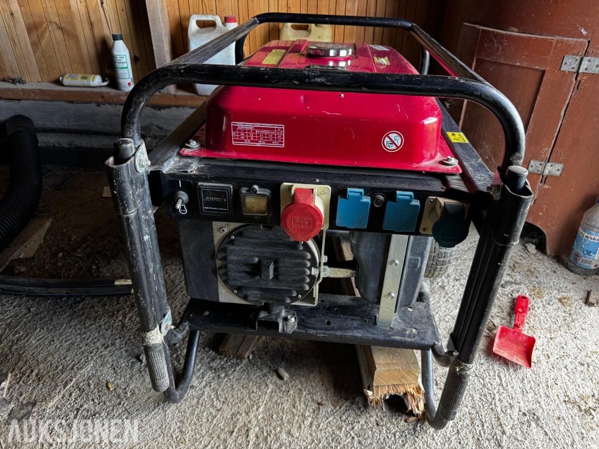 Honda ECMT6500 aggregat bensin 230/400 Volt ingen MVA. 