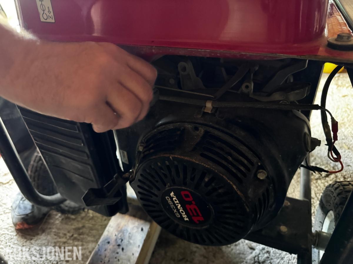 Honda ECMT6500 aggregat bensin 230/400 Volt ingen MVA. 