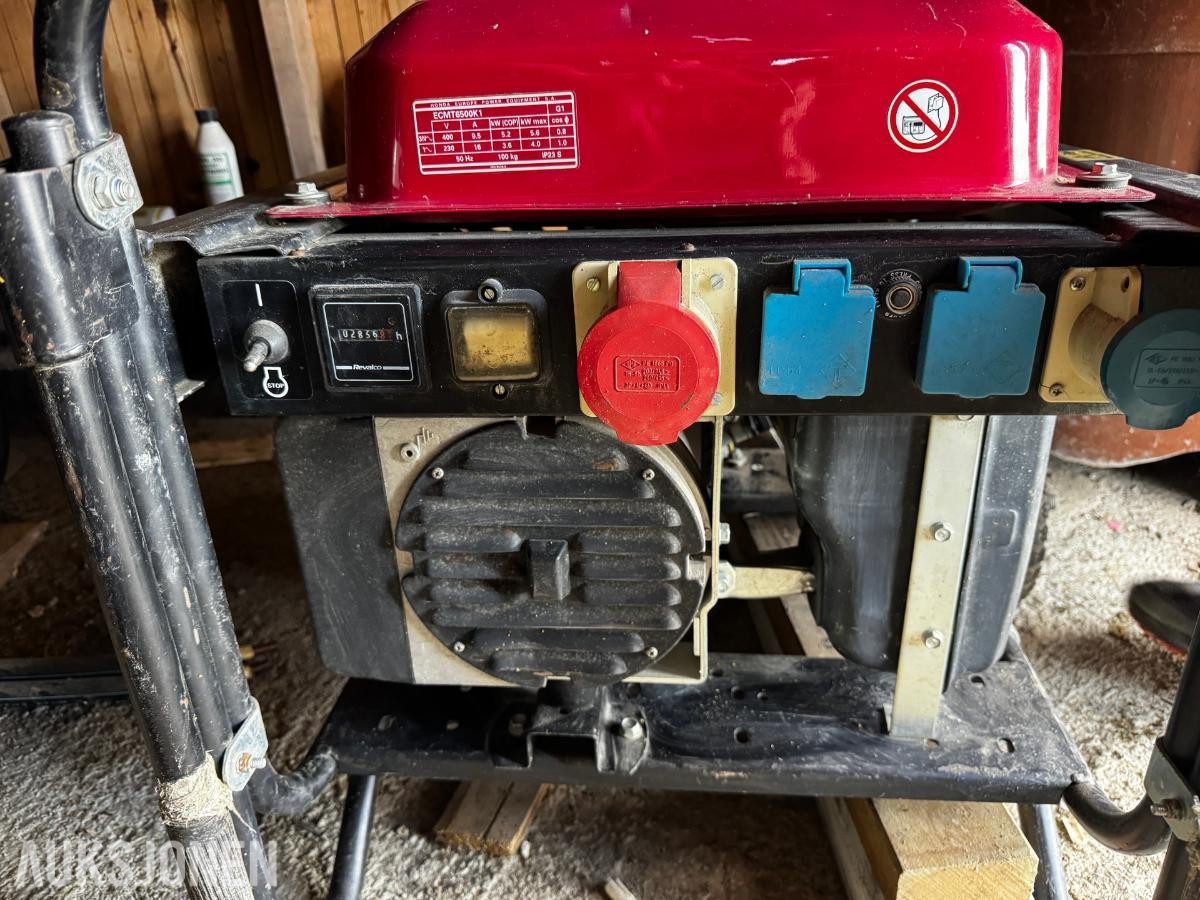 Honda ECMT6500 aggregat bensin 230/400 Volt ingen MVA. 