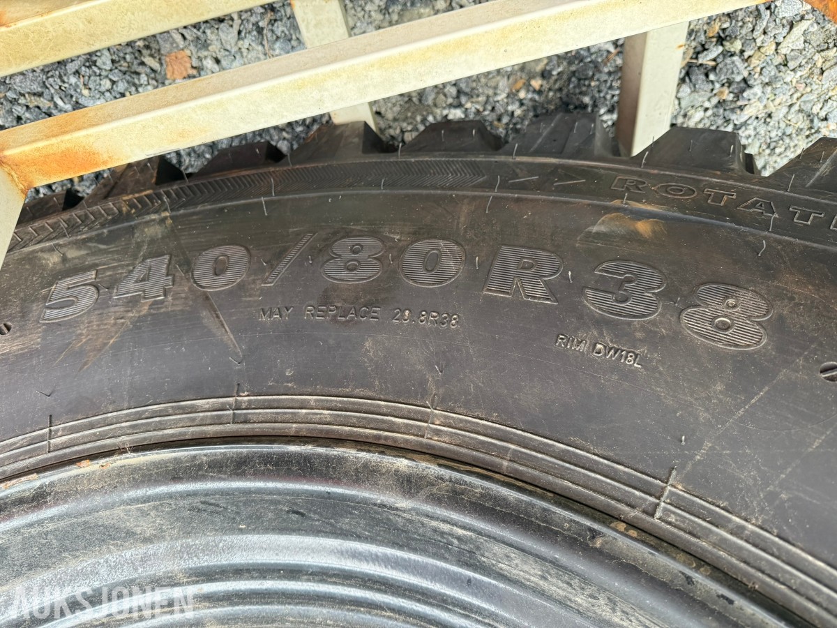 2021 4 stk. Nokian TRI 2 piggdekk på felg – 540/80 R38 + 440/80 R28 – Valtra N174