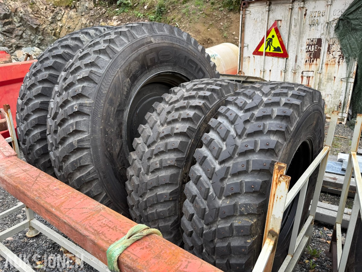 2021 4 stk. Nokian TRI 2 piggdekk på felg – 540/80 R38 + 440/80 R28 – Valtra N174