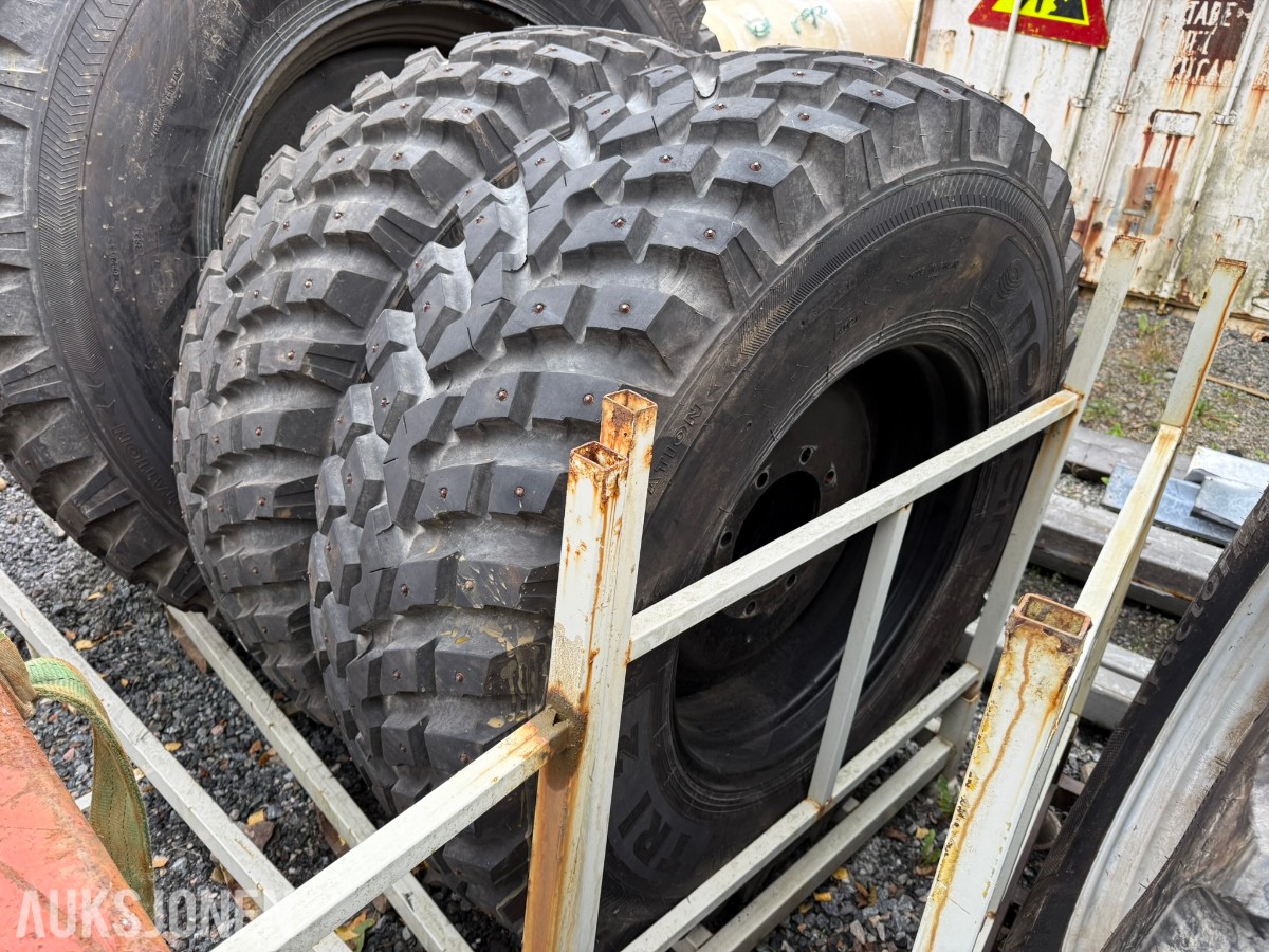 2021 4 stk. Nokian TRI 2 piggdekk på felg – 540/80 R38 + 440/80 R28 – Valtra N174