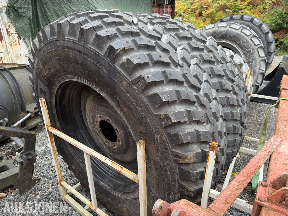 2021 4 stk. Nokian TRI 2 piggdekk på felg – 540/80 R38 + 440/80 R28 – Valtra N174