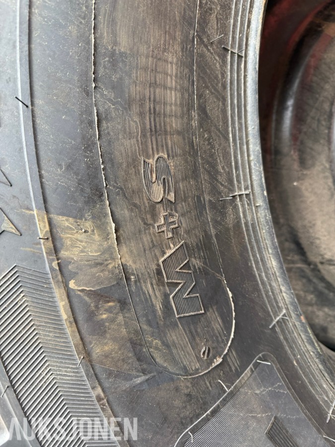 2021 4 stk. Nokian TRI 2 piggdekk på felg – 540/80 R38 + 440/80 R28 – Valtra N174