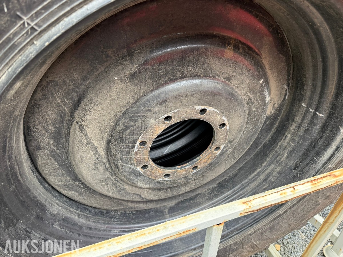 2021 4 stk. Nokian TRI 2 piggdekk på felg – 540/80 R38 + 440/80 R28 – Valtra N174