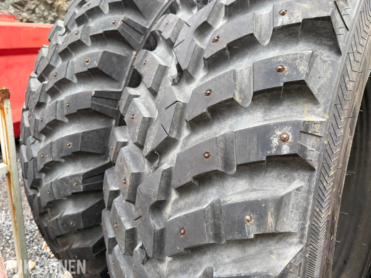 2021 4 stk. Nokian TRI 2 piggdekk på felg – 540/80 R38 + 440/80 R28 – Valtra N174