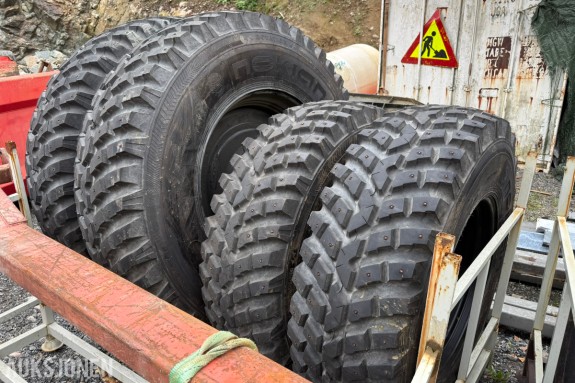 2021 4 stk. Nokian TRI 2 piggdekk på felg – 540/80 R38 + 440/80 R28 – Valtra N174