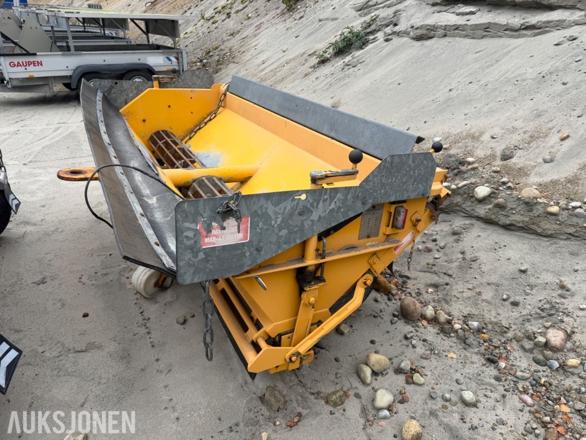 2015 Friggeråkers Verkstäder LB-1000BLU sand / saltstrøer