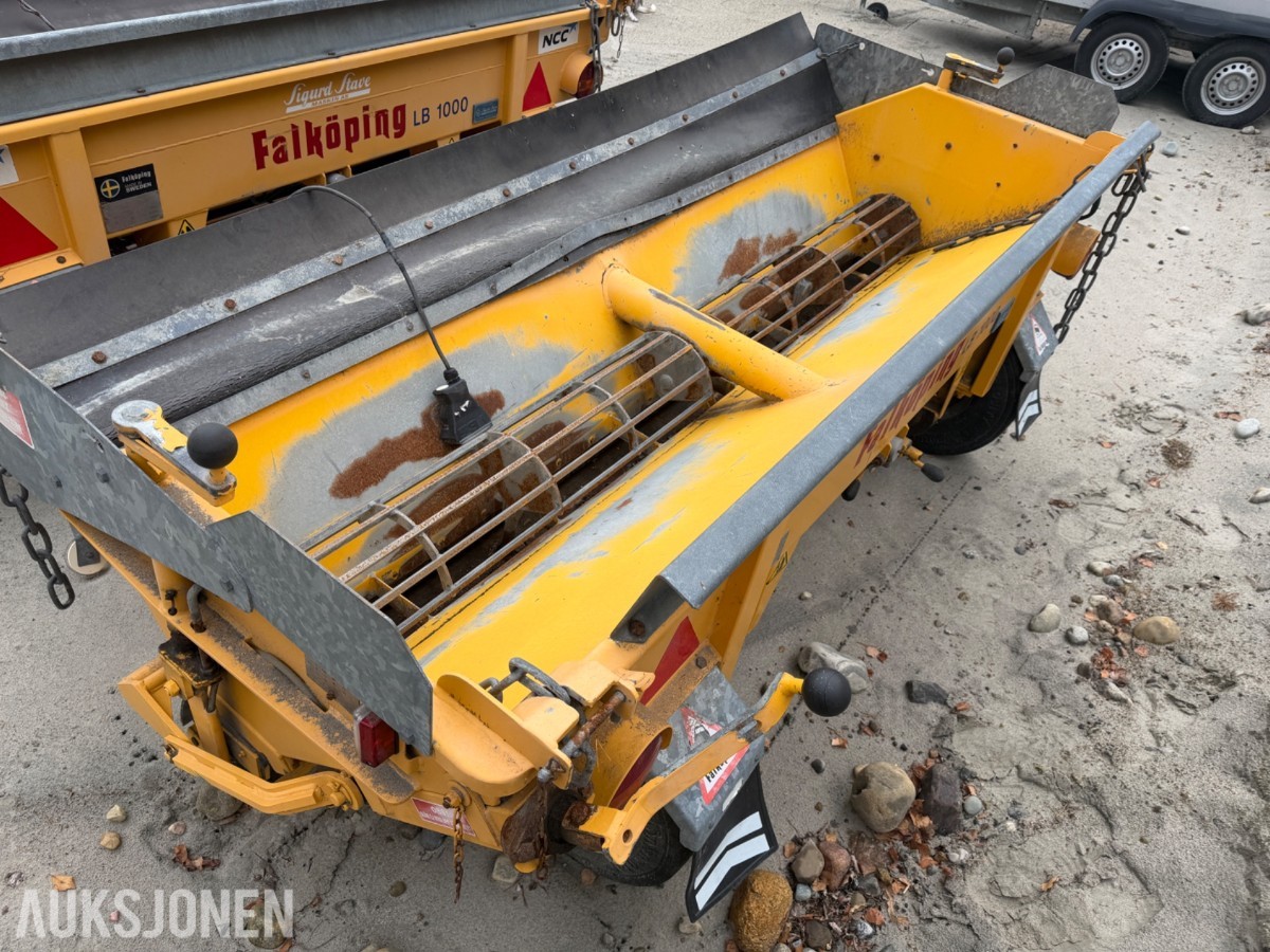 2015 Friggeråkers Verkstäder LB-1000BLU sand / saltstrøer