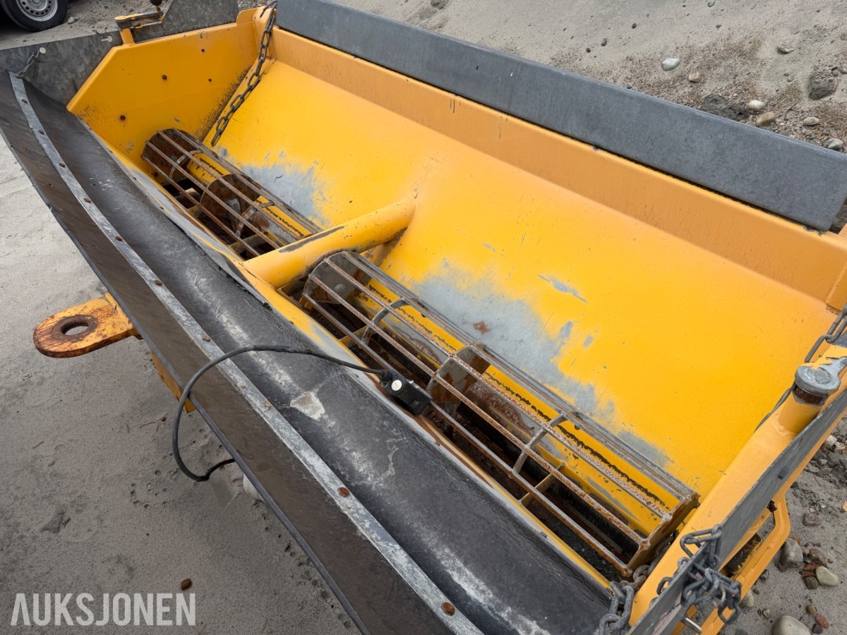2015 Friggeråkers Verkstäder LB-1000BLU sand / saltstrøer
